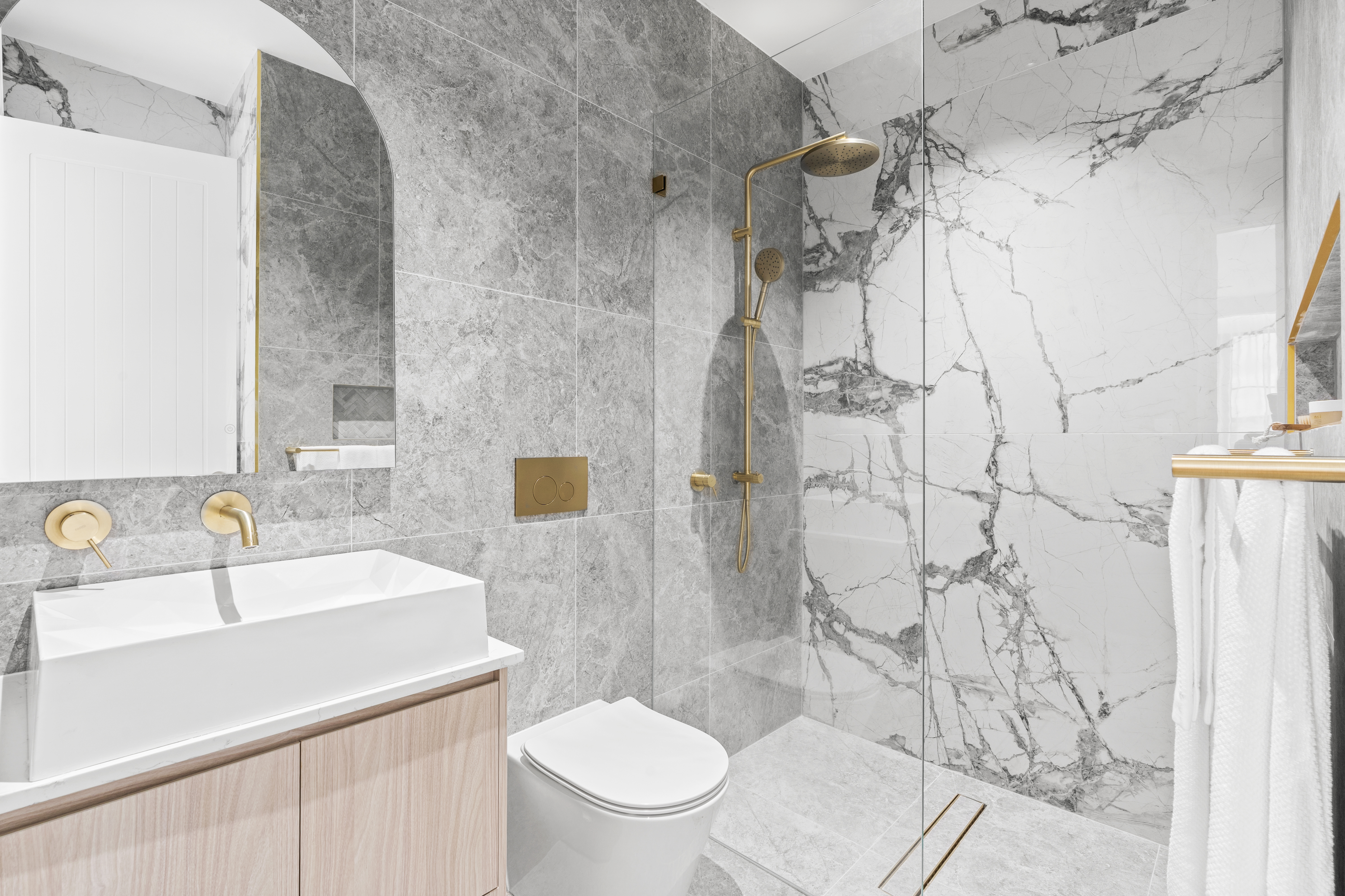 Master Ensuite — Arch Mirror & Dual Shower